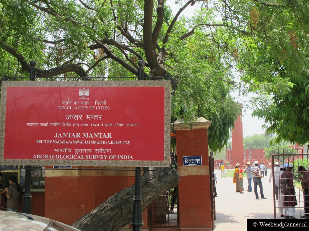 Het 18de-eeuwse monument Janta Mantar ligt vlakbij Connaught Place in het centrum van New Delhi.